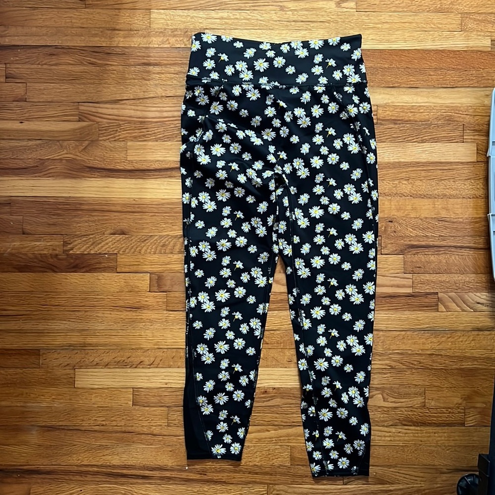 Waavy Daisy Leggings - size large L